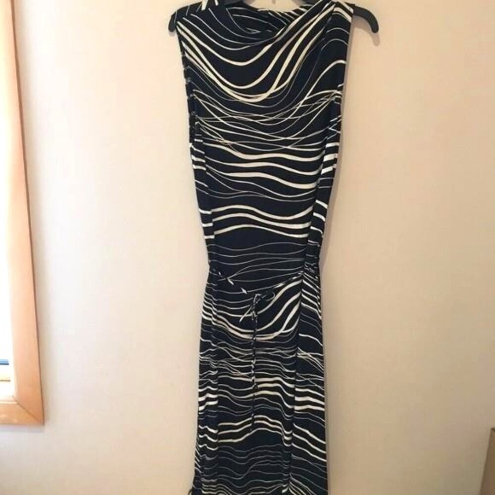 Beautiful body hugging midi belted dress💋🌴🍒